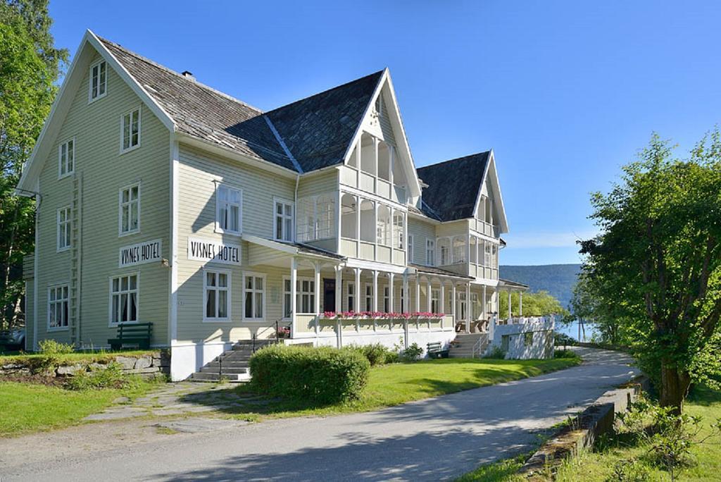 Visnes Hotel Стрюн Экстерьер фото